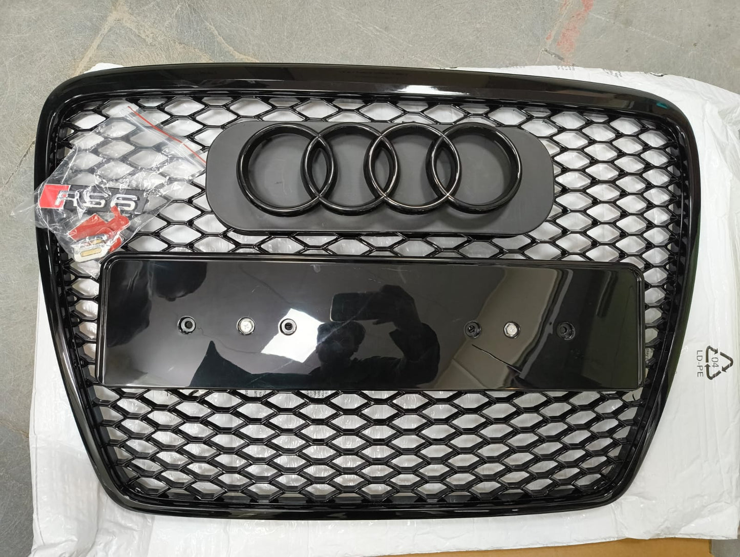 2008-2011 Audi A6 RS Grille Glossy Black | Carteil