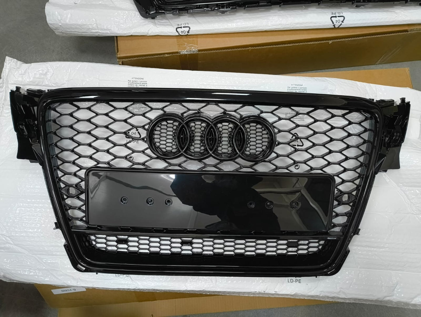 2016-2024 Audi A4 RS-Style Grille Glossy Black | Carteil