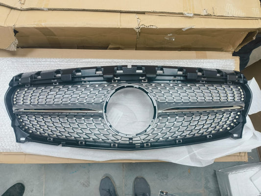 Mercedes-Benz CLA W117 2013-2019 Diamond Grille Silver | Carteil