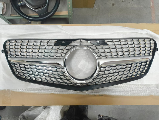 Mercedes-Benz E-Class W212 Diamond Grille Starry Sky Silver | Carteil
